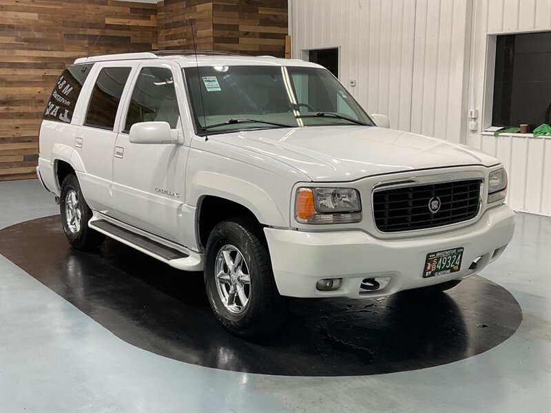 2000 Cadillac Escalade Sport Utility 4X4/5.7L V 8 / Leather / 101K MILES  / LOCAL SUV / Excel Cond - Photo 2 - Gladstone, OR 97027