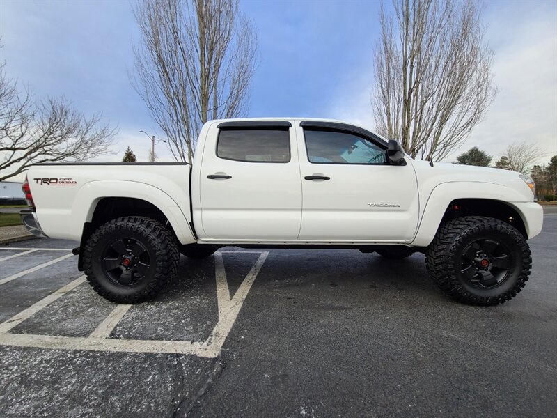 2012 Toyota Tacoma V6  / V6 4.0L / NEW TIRES / NO RUST / FRESH TRADE-IN - Photo 4 - Portland, OR 97217