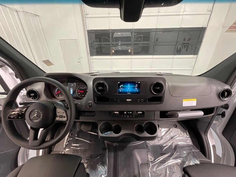 2022 Mercedes-Benz Sprinter 2500 Cargo Van 4X4 / V6 DIESEL / HIGHROOF 170 " WB  / LIKE NEW / ONLY 100 MILES - Photo 22 - Gladstone, OR 97027