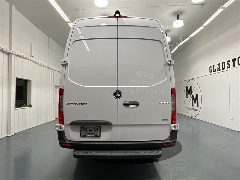 2022 Mercedes-Benz Sprinter 2500 Cargo Van 4X4 / V6 DIESEL / HIGHROOF 170 " WB  / LIKE NEW / ONLY 100 MILES - Photo 7 - Gladstone, OR 97027