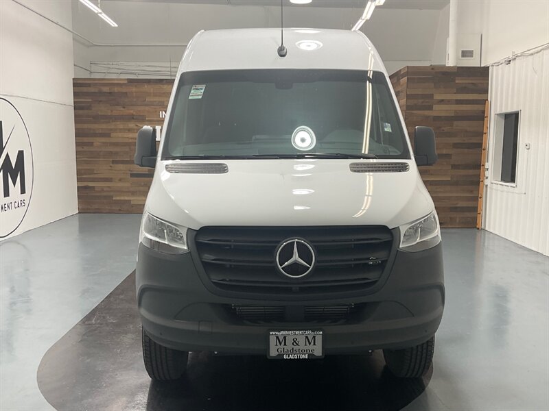 2022 Mercedes-Benz Sprinter 2500 Cargo Van 4X4 / V6 DIESEL / HIGHROOF 170 " WB  / LIKE NEW / ONLY 100 MILES - Photo 6 - Gladstone, OR 97027