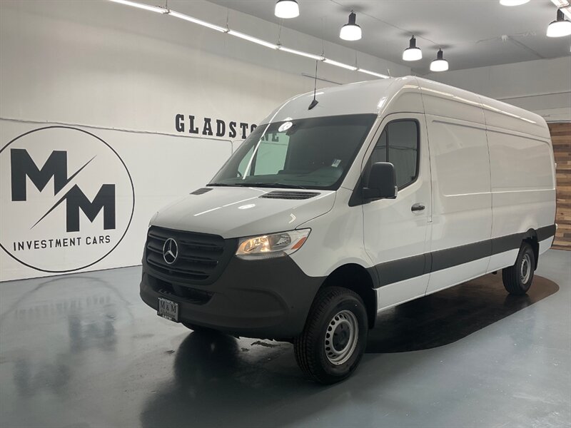 2022 Mercedes-Benz Sprinter 2500 Cargo Van 4X4 / V6 DIESEL / HIGHROOF 170 " WB  / LIKE NEW / ONLY 100 MILES - Photo 5 - Gladstone, OR 97027