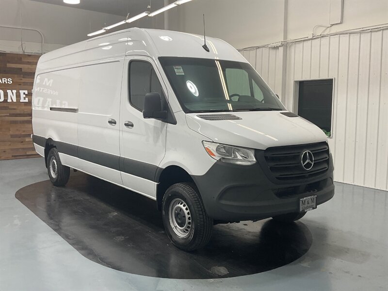 2022 Mercedes-Benz Sprinter 2500 Cargo Van 4X4 / V6 DIESEL / HIGHROOF 170 " WB  / LIKE NEW / ONLY 100 MILES - Photo 2 - Gladstone, OR 97027