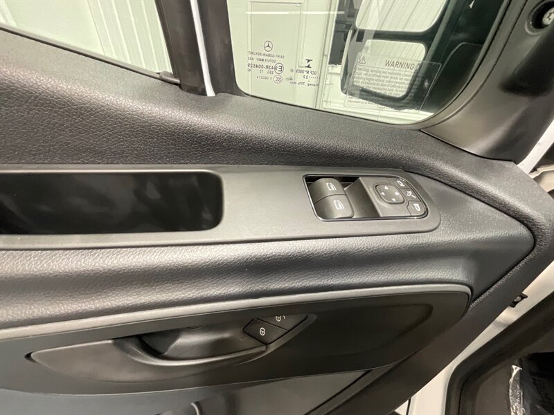 2022 Mercedes-Benz Sprinter 2500 Cargo Van 4X4 / V6 DIESEL / HIGHROOF 170 " WB  / LIKE NEW / ONLY 100 MILES - Photo 44 - Gladstone, OR 97027