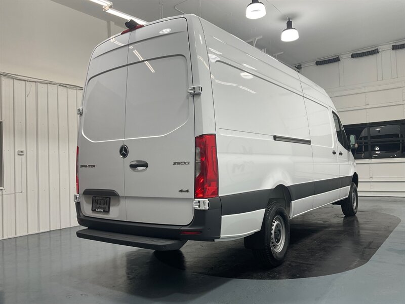 2022 Mercedes-Benz Sprinter 2500 Cargo Van 4X4 / V6 DIESEL / HIGHROOF 170 " WB  / LIKE NEW / ONLY 100 MILES - Photo 8 - Gladstone, OR 97027