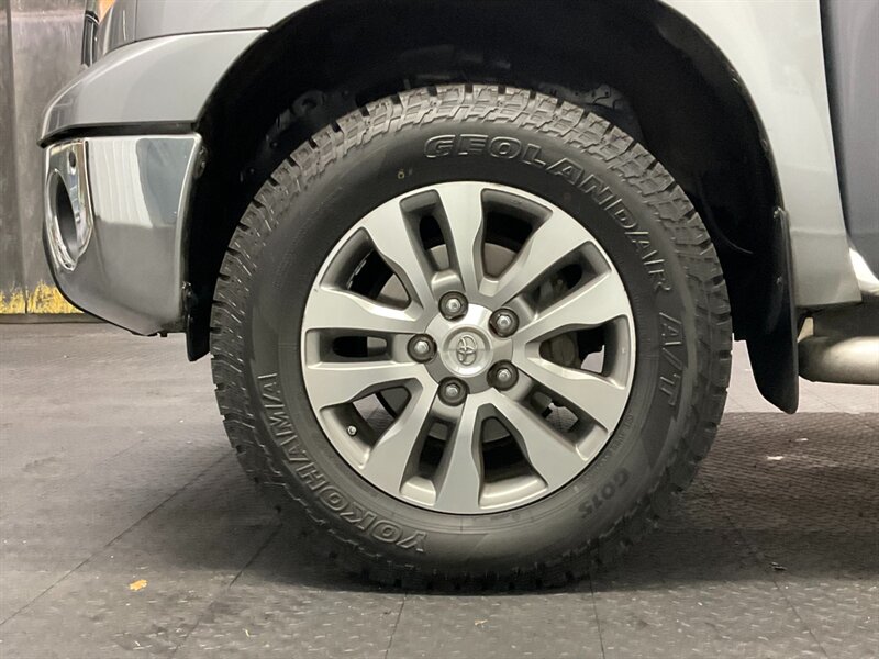 2010 Toyota Tundra Limited CrewMax 4X4 / 5.7L / Leather Navi DVD  BRAND NEW TIRES / LOCAL OREGON TRUCK / RUST FREE - Photo 33 - Gladstone, OR 97027