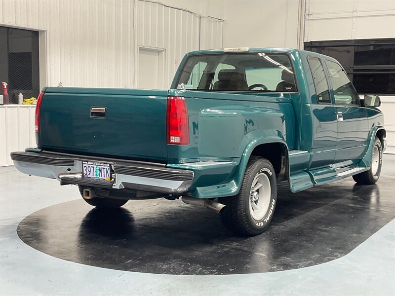 1996 Chevrolet Extra Cab / 5.0L V8 / Leather / CLEAN TRUCK  / NO RUST - Photo 8 - Gladstone, OR 97027