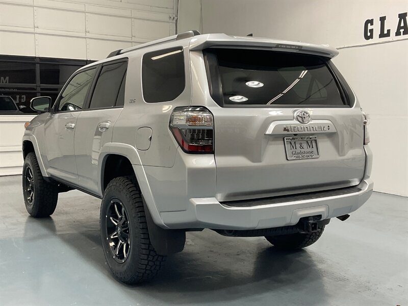 2022 Toyota 4Runner SR5 4X4 / 3RD ROW SEAT / LIFTED w. NEW TIRES  / Navigation & Backup Camera - Photo 8 - Gladstone, OR 97027