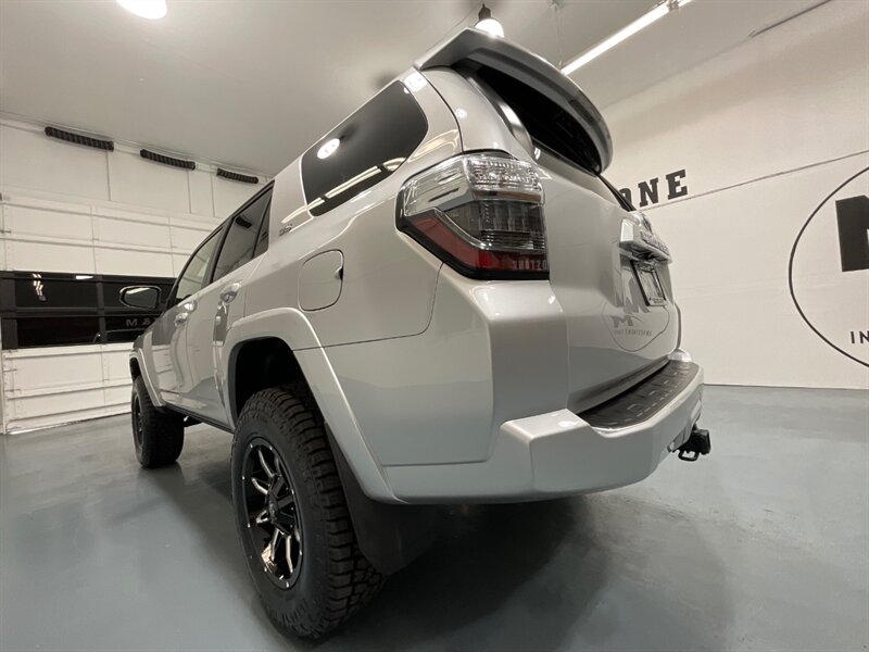 2022 Toyota 4Runner SR5 4X4 / 3RD ROW SEAT / LIFTED w. NEW TIRES  / Navigation & Backup Camera - Photo 54 - Gladstone, OR 97027