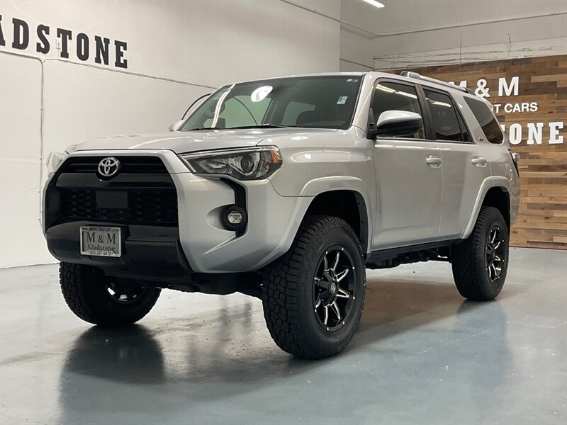 2022 Toyota 4Runner SR5 4X4 / 3RD ROW SEAT / LIFTED w. NEW TIRES  / Navigation & Backup Camera - Photo 1 - Gladstone, OR 97027