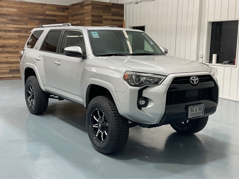 2022 Toyota 4Runner SR5 4X4 / 3RD ROW SEAT / LIFTED w. NEW TIRES  / Navigation & Backup Camera - Photo 2 - Gladstone, OR 97027