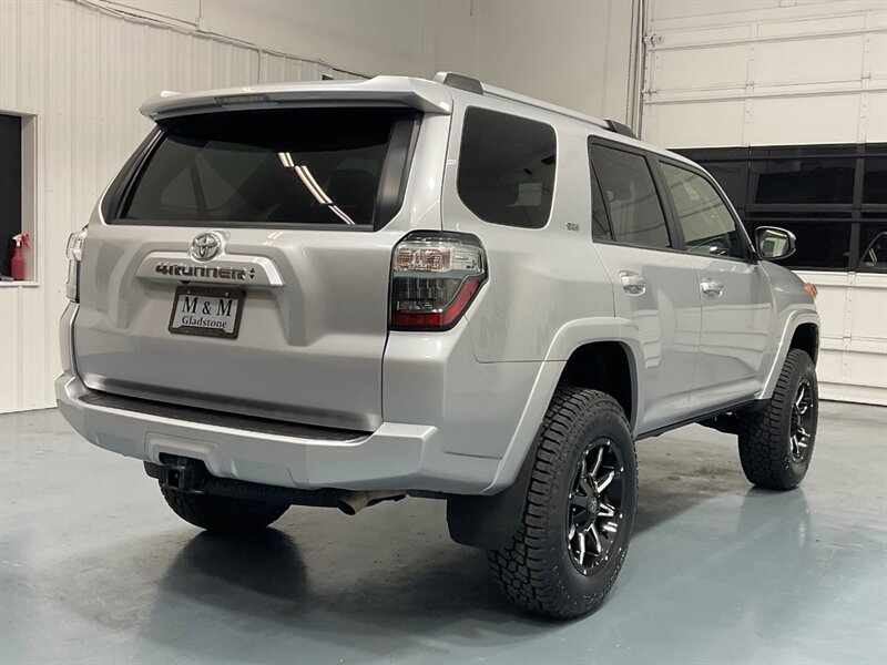 2022 Toyota 4Runner SR5 4X4 / 3RD ROW SEAT / LIFTED w. NEW TIRES  / Navigation & Backup Camera - Photo 7 - Gladstone, OR 97027