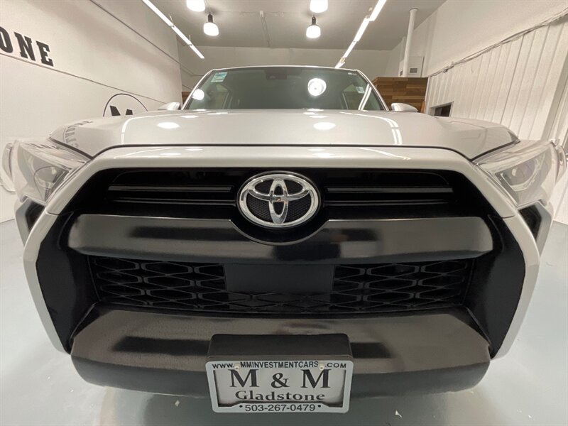 2022 Toyota 4Runner SR5 4X4 / 3RD ROW SEAT / LIFTED w. NEW TIRES  / Navigation & Backup Camera - Photo 30 - Gladstone, OR 97027