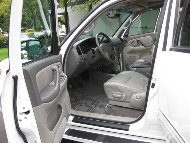 2002 Toyota Sequoia Limited   - Photo 13 - Portland, OR 97217