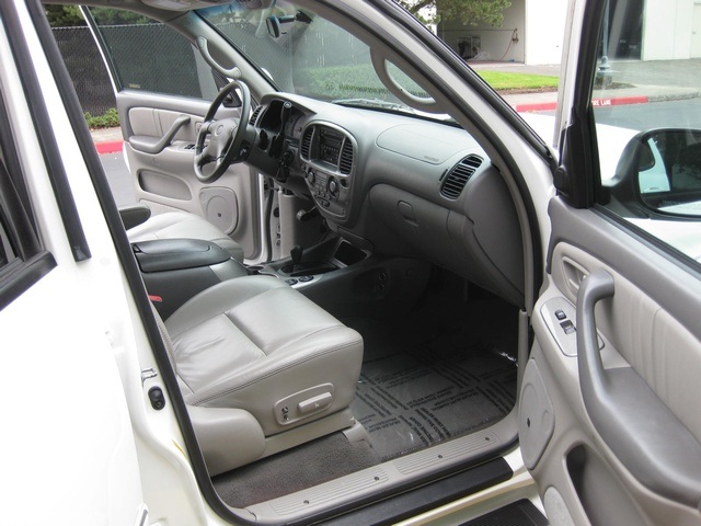 2002 Toyota Sequoia Limited   - Photo 14 - Portland, OR 97217