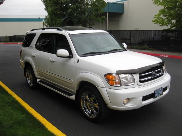 2002 Toyota Sequoia Limited   - Photo 8 - Portland, OR 97217