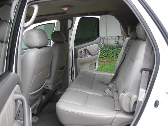 2002 Toyota Sequoia Limited   - Photo 16 - Portland, OR 97217