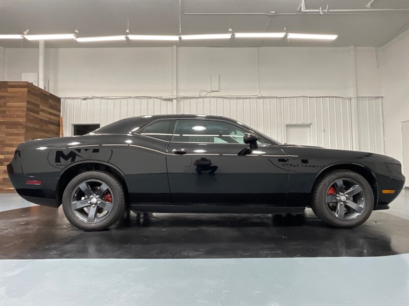 2014 Dodge Challenger SXT Coupe 2Dr / 3.6L V6 / ONLY 46,000 MILES  / LOCAL CAR - Photo 4 - Gladstone, OR 97027