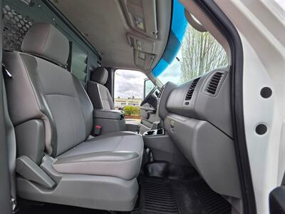 2018 Nissan NV 3500 HD 1-TON / HEAVY DUTY / V8 5.6L / 1-OWNER  / CARGO VAN / HD CARGO ROOF RACK / LOCAL / RUST FREE - Photo 14 - Portland, OR 97217