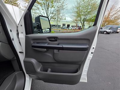 2018 Nissan NV 3500 HD 1-TON / HEAVY DUTY / V8 5.6L / 1-OWNER  / CARGO VAN / HD CARGO ROOF RACK / LOCAL / RUST FREE - Photo 32 - Portland, OR 97217