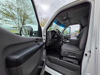 2018 Nissan NV 3500 HD 1-TON / HEAVY DUTY / V8 5.6L / 1-OWNER  / CARGO VAN / HD CARGO ROOF RACK / LOCAL / RUST FREE - Photo 46 - Portland, OR 97217