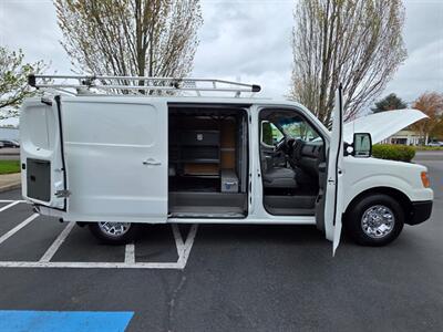 2018 Nissan NV 3500 HD 1-TON / HEAVY DUTY / V8 5.6L / 1-OWNER  / CARGO VAN / HD CARGO ROOF RACK / LOCAL / RUST FREE - Photo 24 - Portland, OR 97217