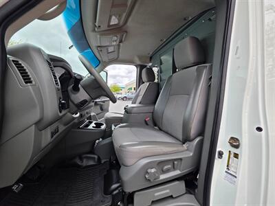 2018 Nissan NV 3500 HD 1-TON / HEAVY DUTY / V8 5.6L / 1-OWNER  / CARGO VAN / HD CARGO ROOF RACK / LOCAL / RUST FREE - Photo 13 - Portland, OR 97217
