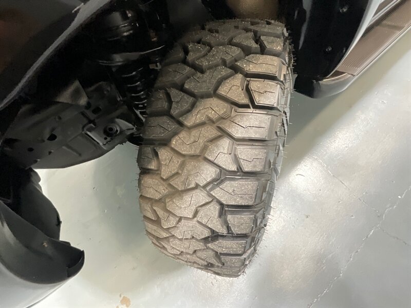2001 Toyota Sequoia Limited 4x4 / 1-Owner / LIFTED w. NEW WHEELS TIRES / FRESH TIMING BELT + WATER PUMP SERVICE DONE / ZERO RUST - Photo 24 - Gladstone, OR 97027