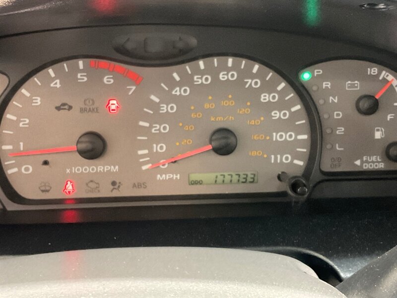 2001 Toyota Sequoia Limited 4x4 / 1-Owner / LIFTED w. NEW WHEELS TIRES / FRESH TIMING BELT + WATER PUMP SERVICE DONE / ZERO RUST - Photo 50 - Gladstone, OR 97027