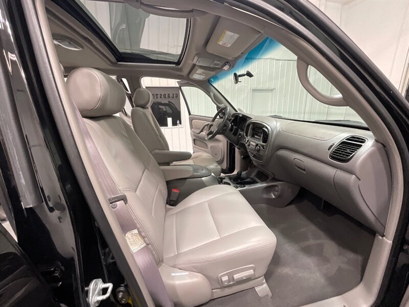 2001 Toyota Sequoia Limited 4x4 / 1-Owner / LIFTED w. NEW WHEELS TIRES / FRESH TIMING BELT + WATER PUMP SERVICE DONE / ZERO RUST - Photo 14 - Gladstone, OR 97027