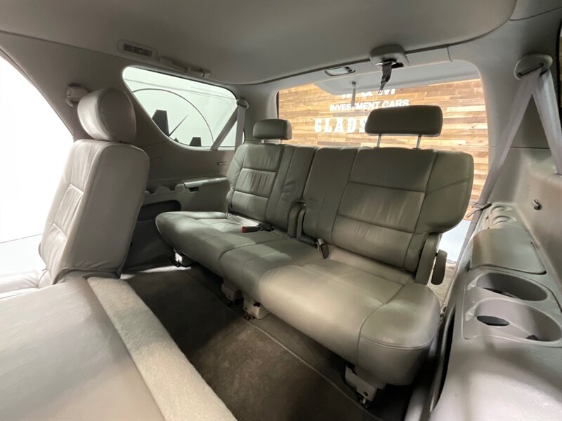2001 Toyota Sequoia Limited 4x4 / 1-Owner / LIFTED w. NEW WHEELS TIRES / FRESH TIMING BELT + WATER PUMP SERVICE DONE / ZERO RUST - Photo 11 - Gladstone, OR 97027