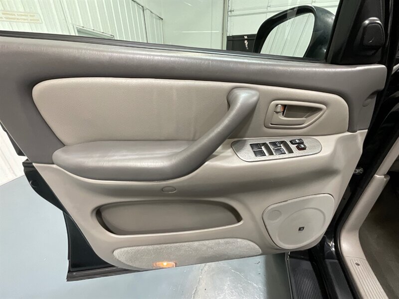 2001 Toyota Sequoia Limited 4x4 / 1-Owner / LIFTED w. NEW WHEELS TIRES / FRESH TIMING BELT + WATER PUMP SERVICE DONE / ZERO RUST - Photo 32 - Gladstone, OR 97027