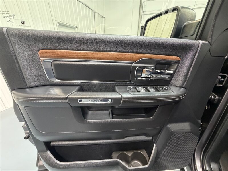 2014 RAM 1500 Laramie Crew Cab 4X4 5.7L V8 /Leather / LOADED /Heated & Cooled Leather Seats / Sunroof / ZERO RUST - Photo 34 - Gladstone, OR 97027