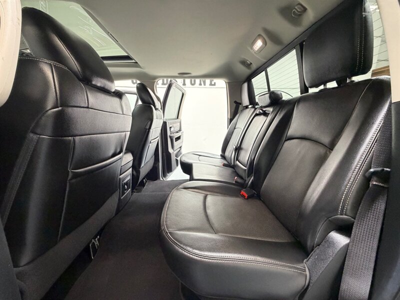 2014 RAM 1500 Laramie Crew Cab 4X4 5.7L V8 /Leather / LOADED /Heated & Cooled Leather Seats / Sunroof / ZERO RUST - Photo 38 - Gladstone, OR 97027