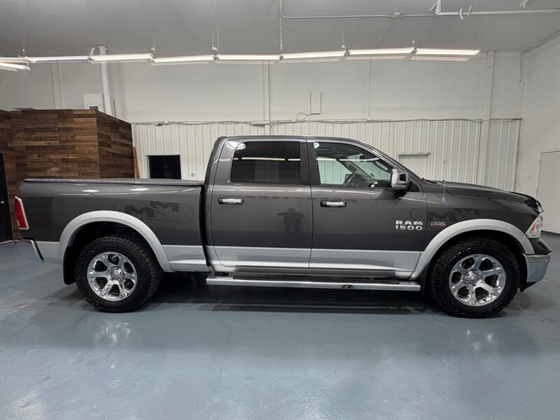 2014 RAM 1500 Laramie Crew Cab 4X4 5.7L V8 /Leather / LOADED /Heated & Cooled Leather Seats / Sunroof / ZERO RUST - Photo 4 - Gladstone, OR 97027