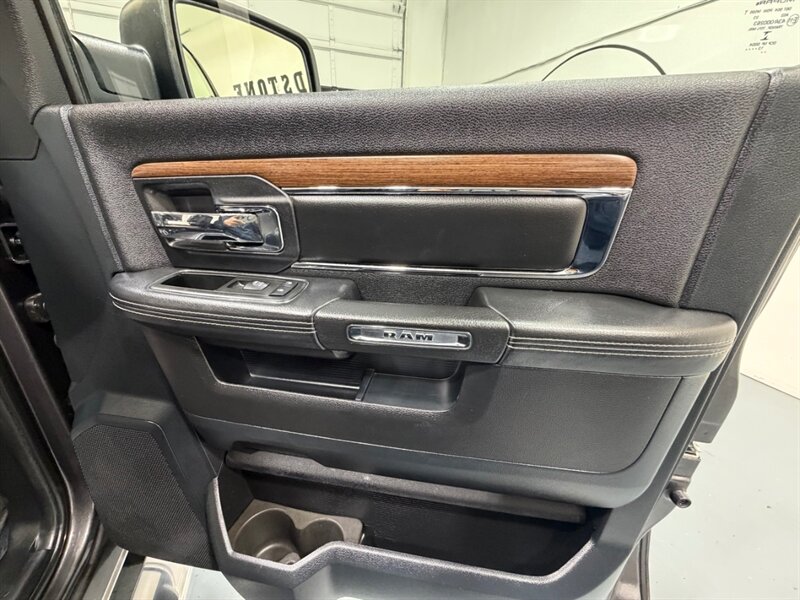 2014 RAM 1500 Laramie Crew Cab 4X4 5.7L V8 /Leather / LOADED /Heated & Cooled Leather Seats / Sunroof / ZERO RUST - Photo 35 - Gladstone, OR 97027
