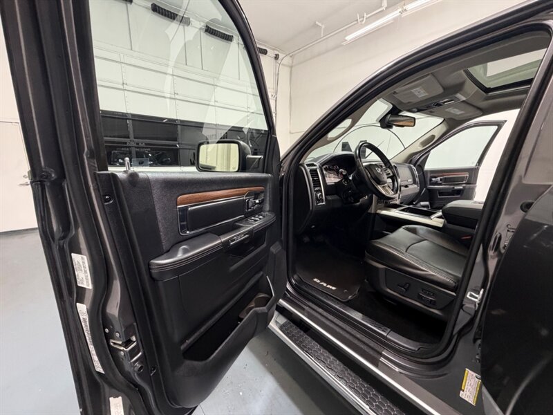 2014 RAM 1500 Laramie Crew Cab 4X4 5.7L V8 /Leather / LOADED /Heated & Cooled Leather Seats / Sunroof / ZERO RUST - Photo 33 - Gladstone, OR 97027