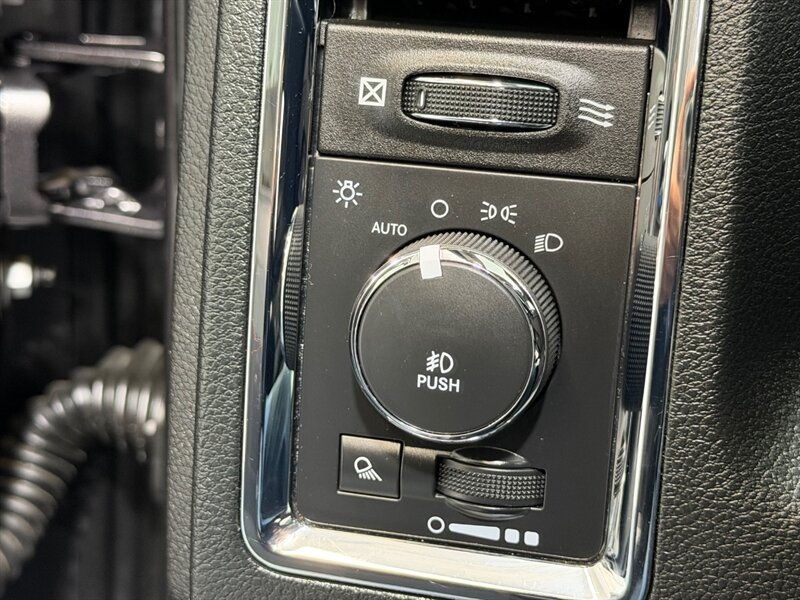 2014 RAM 1500 Laramie Crew Cab 4X4 5.7L V8 /Leather / LOADED /Heated & Cooled Leather Seats / Sunroof / ZERO RUST - Photo 46 - Gladstone, OR 97027