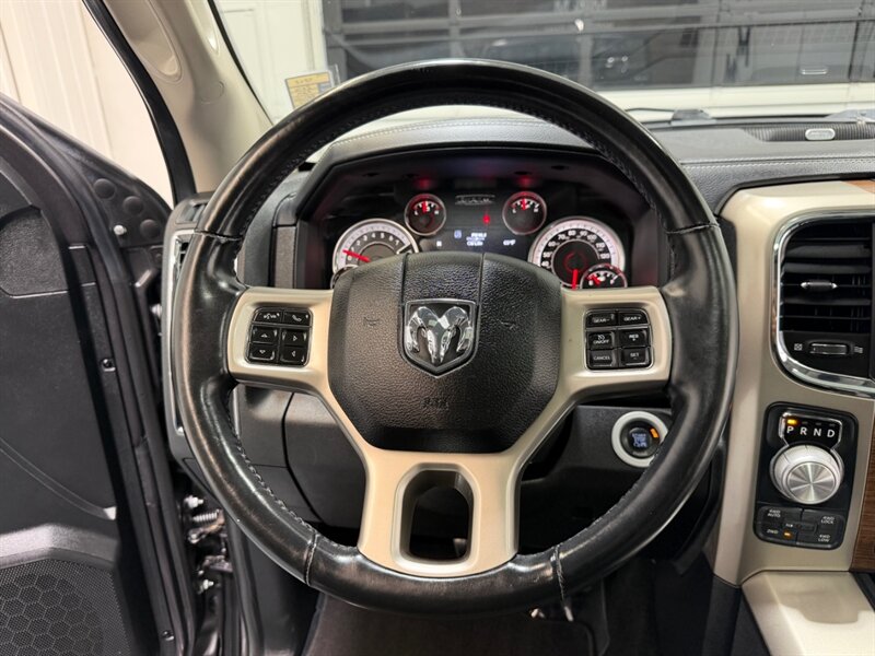 2014 RAM 1500 Laramie Crew Cab 4X4 5.7L V8 /Leather / LOADED /Heated & Cooled Leather Seats / Sunroof / ZERO RUST - Photo 14 - Gladstone, OR 97027