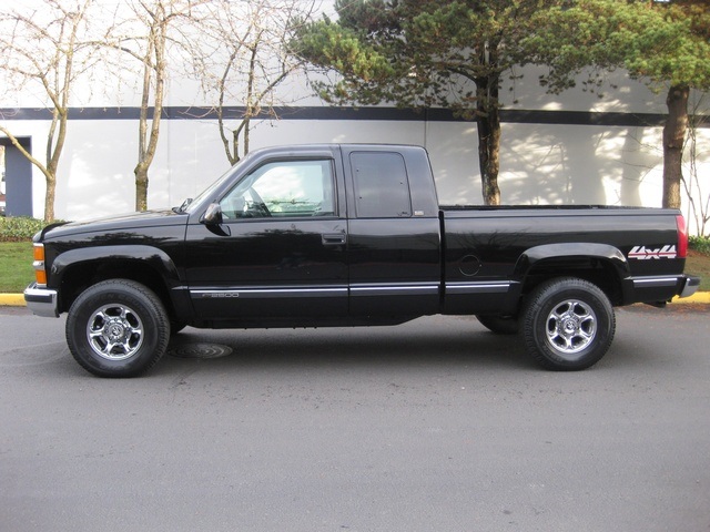 1997 Chevrolet K2500 Silverado / 4WD/ Leather   - Photo 2 - Portland, OR 97217