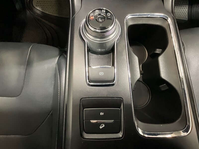 2019 Ford Fusion Energi Titanium Plug-in Hybrid / 1-OWNER / FULLY LOADED / Heated & Cooled leather seats / Sunroof / Navi / BLIS - Photo 16 - Gladstone, OR 97027