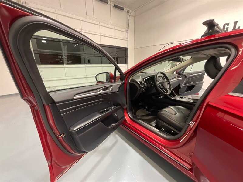 2019 Ford Fusion Energi Titanium Plug-in Hybrid / 1-OWNER / FULLY LOADED / Heated & Cooled leather seats / Sunroof / Navi / BLIS - Photo 45 - Gladstone, OR 97027