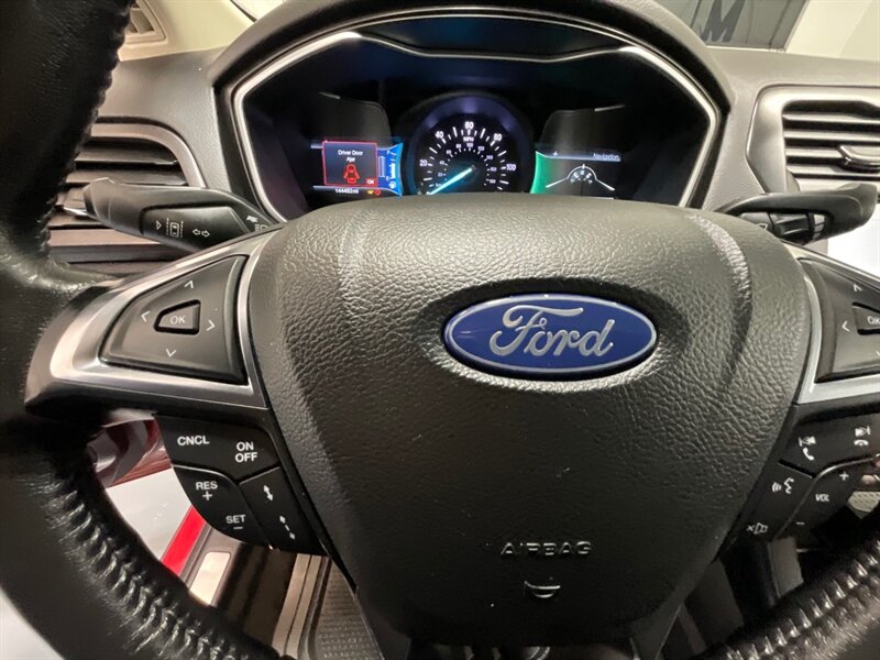 2019 Ford Fusion Energi Titanium Plug-in Hybrid / 1-OWNER / FULLY LOADED / Heated & Cooled leather seats / Sunroof / Navi / BLIS - Photo 40 - Gladstone, OR 97027