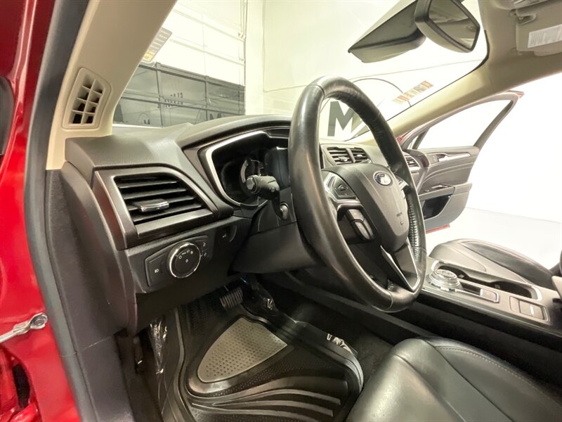 2019 Ford Fusion Energi Titanium Plug-in Hybrid / 1-OWNER / FULLY LOADED / Heated & Cooled leather seats / Sunroof / Navi / BLIS - Photo 34 - Gladstone, OR 97027