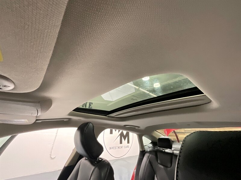 2019 Ford Fusion Energi Titanium Plug-in Hybrid / 1-OWNER / FULLY LOADED / Heated & Cooled leather seats / Sunroof / Navi / BLIS - Photo 18 - Gladstone, OR 97027