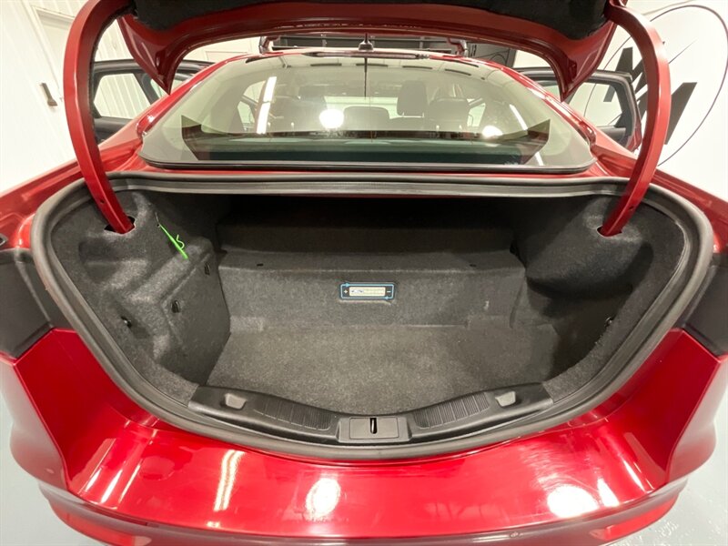 2019 Ford Fusion Energi Titanium Plug-in Hybrid / 1-OWNER / FULLY LOADED / Heated & Cooled leather seats / Sunroof / Navi / BLIS - Photo 47 - Gladstone, OR 97027