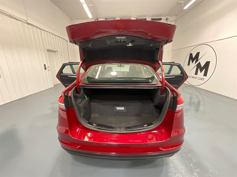 2019 Ford Fusion Energi Titanium Plug-in Hybrid / 1-OWNER / FULLY LOADED / Heated & Cooled leather seats / Sunroof / Navi / BLIS - Photo 46 - Gladstone, OR 97027