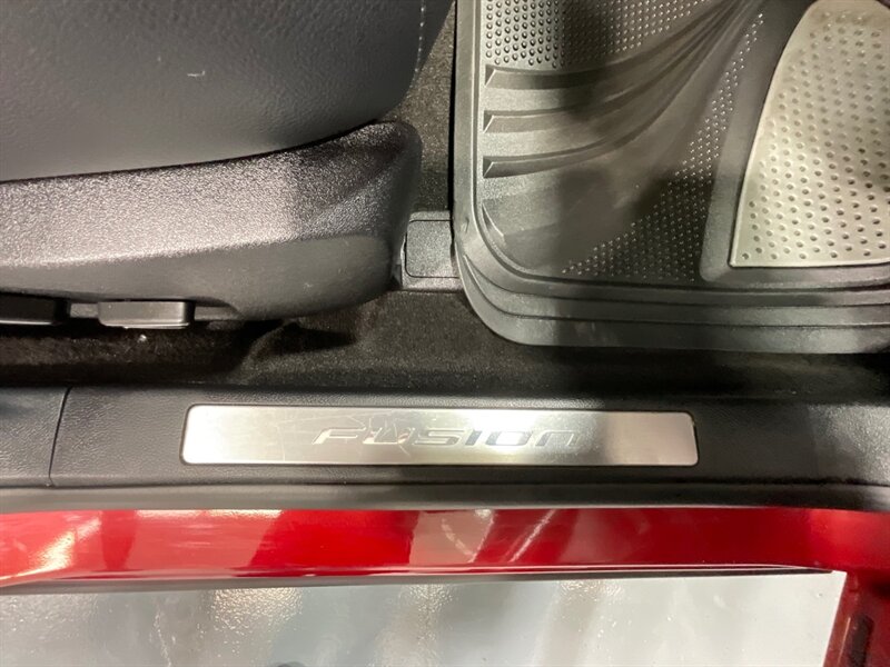 2019 Ford Fusion Energi Titanium Plug-in Hybrid / 1-OWNER / FULLY LOADED / Heated & Cooled leather seats / Sunroof / Navi / BLIS - Photo 44 - Gladstone, OR 97027