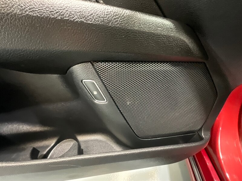 2019 Ford Fusion Energi Titanium Plug-in Hybrid / 1-OWNER / FULLY LOADED / Heated & Cooled leather seats / Sunroof / Navi / BLIS - Photo 38 - Gladstone, OR 97027