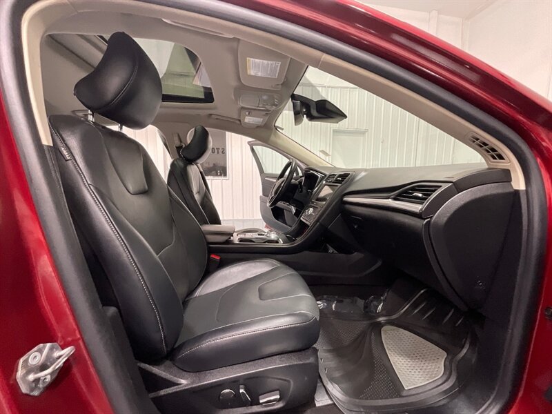 2019 Ford Fusion Energi Titanium Plug-in Hybrid / 1-OWNER / FULLY LOADED / Heated & Cooled leather seats / Sunroof / Navi / BLIS - Photo 12 - Gladstone, OR 97027